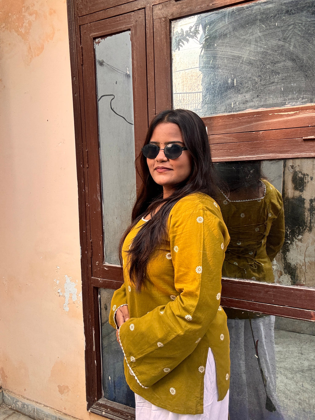 Avni Booti Rectangle-neck Short kurti