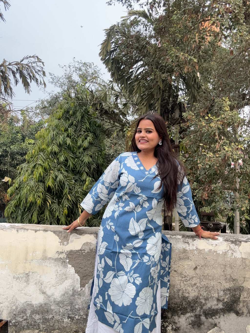 Suneheri bloom V-neck long kurti