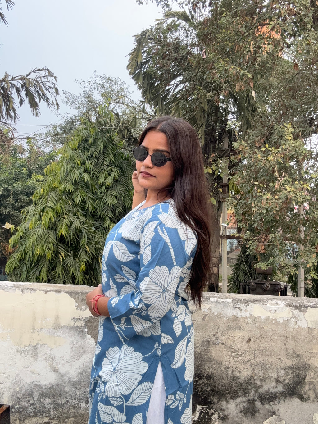 Suneheri bloom V-neck long kurti