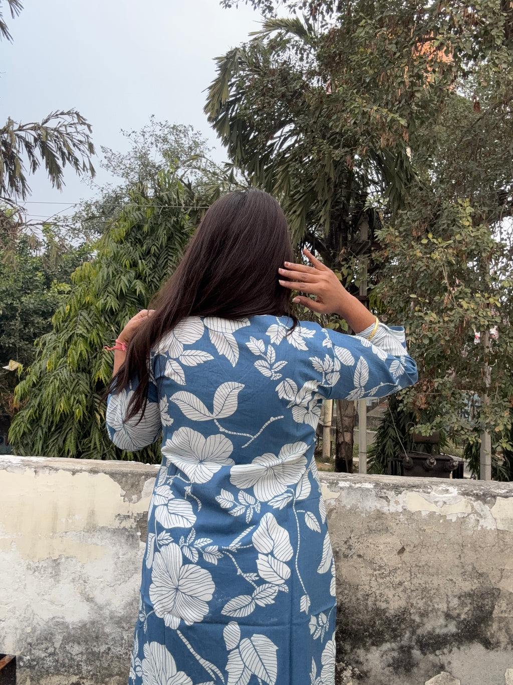 Suneheri bloom V-neck long kurti