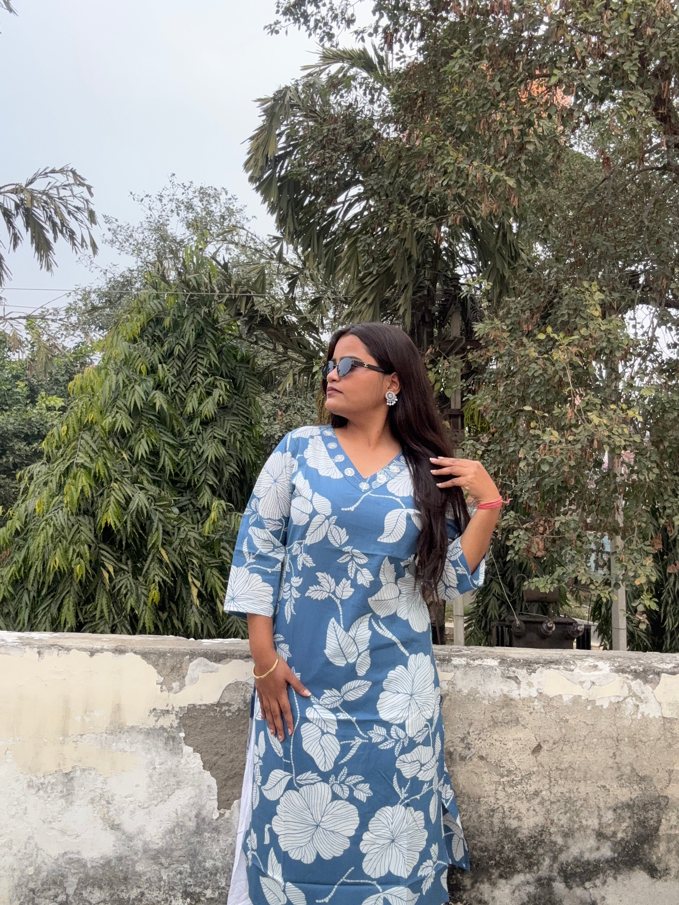 Suneheri bloom V-neck long kurti