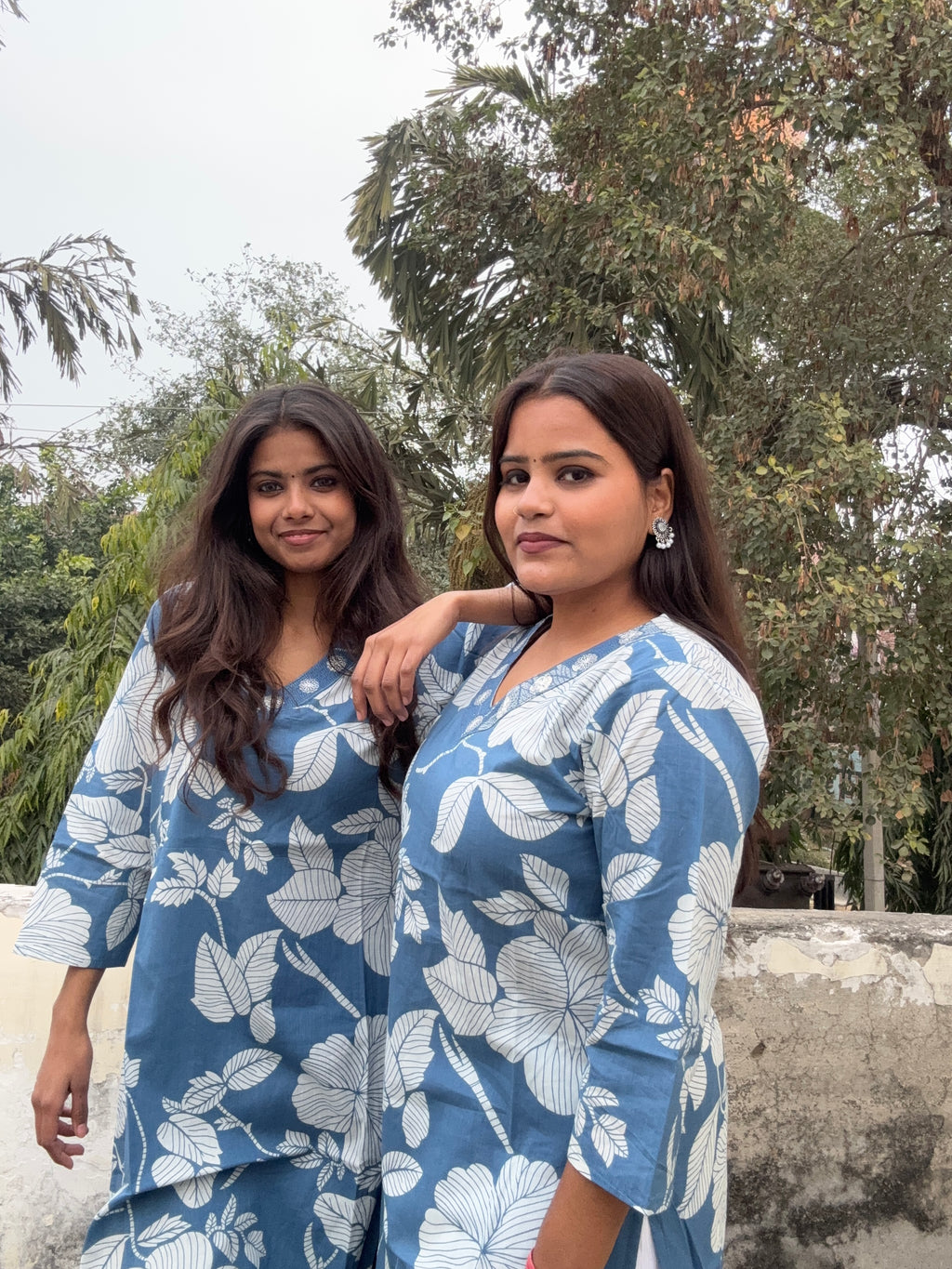 Suneheri bloom V-neck long kurti