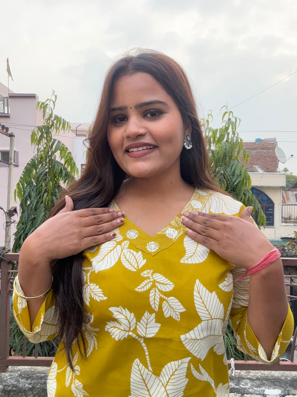 Suneheri bloom V-neck long kurti