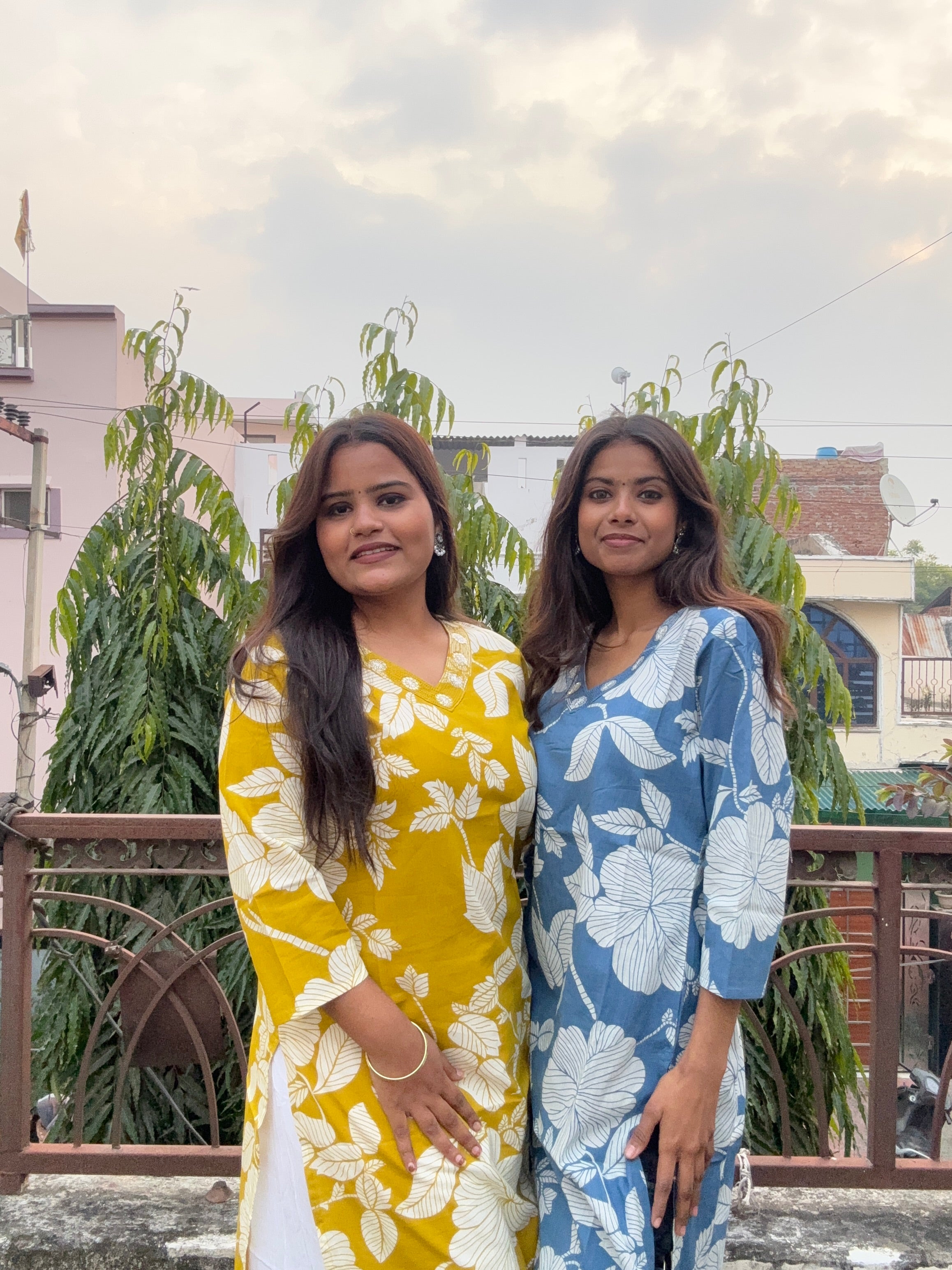 Suneheri bloom V-neck long kurti