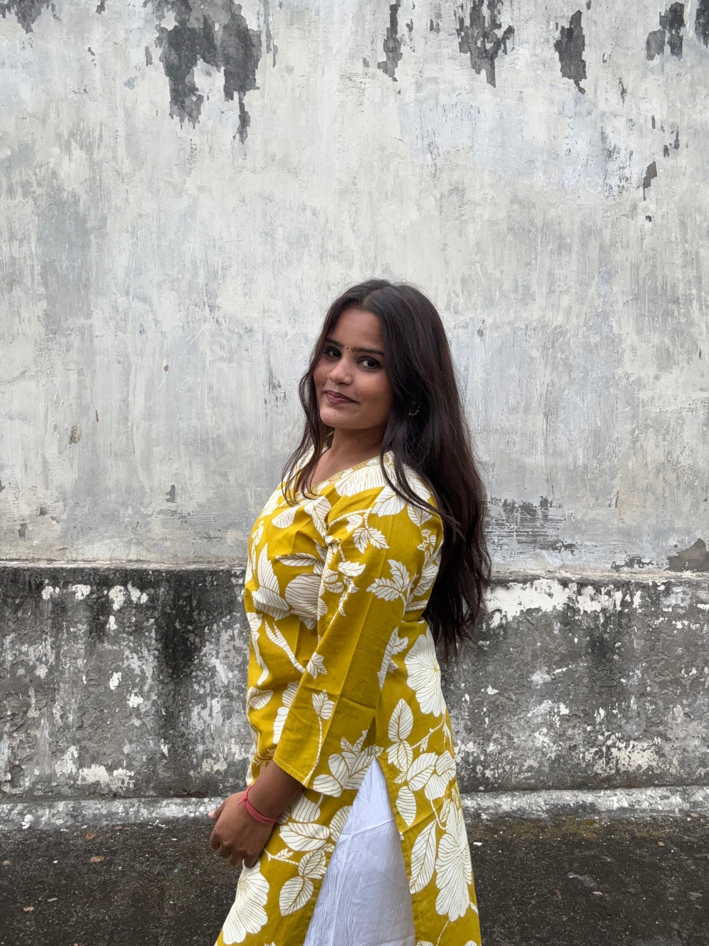 Suneheri bloom V-neck long kurti